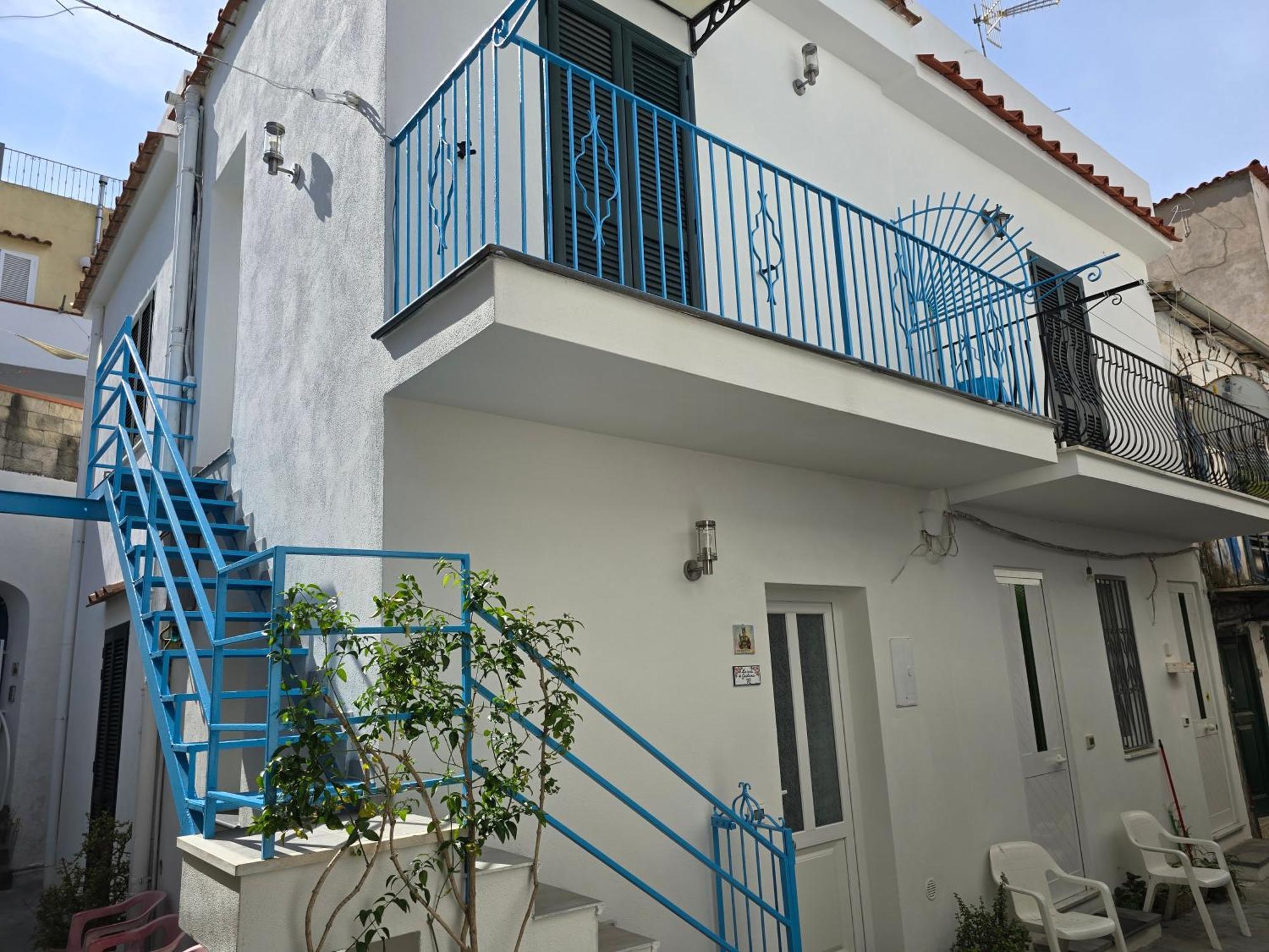 Вілла La Casa Di Giuliana Primo Piano Con Balcone Іскія Екстер'єр фото